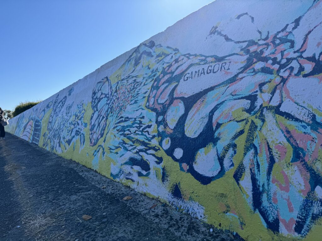 蒲郡市制施行70周年記念事業 堤防アート「蒲暦」完成【奉仕活動】